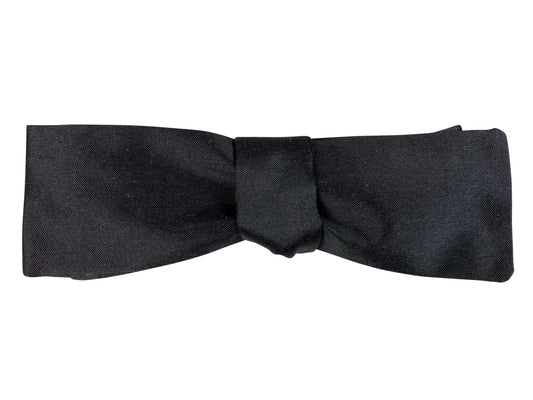 Black Silk Diamond Point Traditional One-Piece Fitted Self-Tie Bow Tie