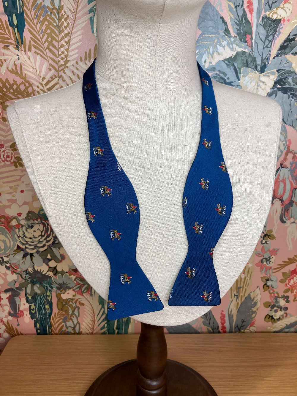 blue jacquard silk self tie bow tie with a horse and hounds motif